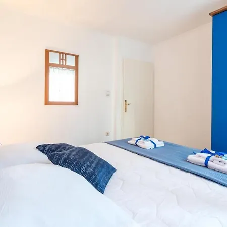 Apartment Lora - Two-bedroom With Terrace And Sea View *
